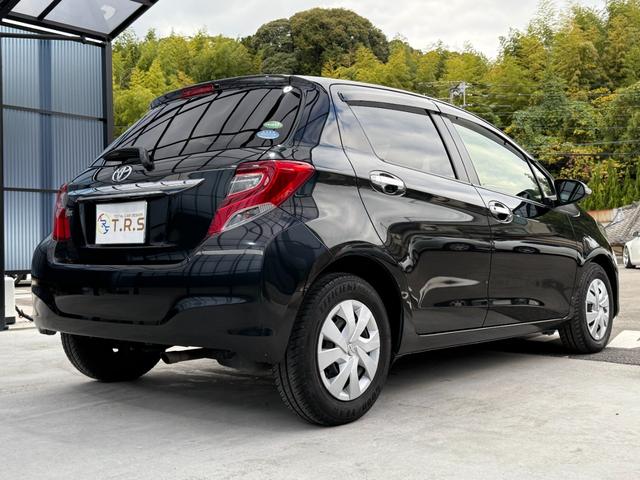 ヴィッツ １．３Ｆ　ＬＥＤエディション　全国対応２年保証　新車ワンオーナー　禁煙車　Ｂｌｕｅｔｏｏｔｈ接続　バックカメラ　ＳＤナビ地デジ　スマートキー２個　ＥＴＣ　点検整備記録簿　ＬＥＤヘッドライト　アイドリングストップ　レーンアシスト（26枚目）