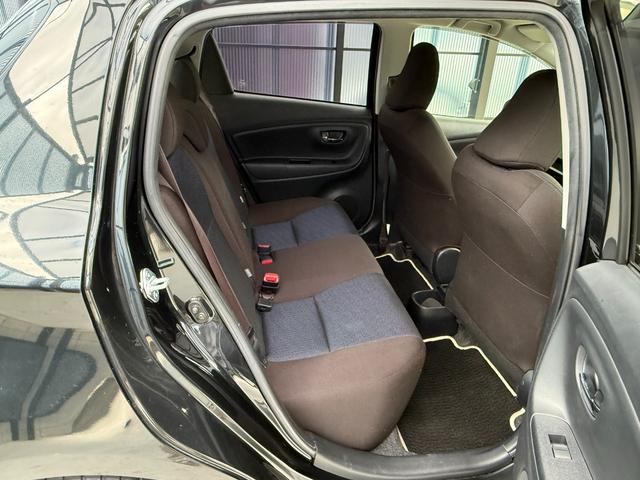 ヴィッツ １．３Ｆ　ＬＥＤエディション　全国対応２年保証　新車ワンオーナー　禁煙車　Ｂｌｕｅｔｏｏｔｈ接続　バックカメラ　ＳＤナビ地デジ　スマートキー２個　ＥＴＣ　点検整備記録簿　ＬＥＤヘッドライト　アイドリングストップ　レーンアシスト（31枚目）