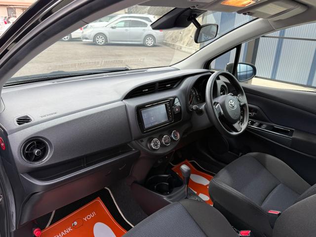 ヴィッツ １．３Ｆ　ＬＥＤエディション　全国対応２年保証　新車ワンオーナー　禁煙車　Ｂｌｕｅｔｏｏｔｈ接続　バックカメラ　ＳＤナビ地デジ　スマートキー２個　ＥＴＣ　点検整備記録簿　ＬＥＤヘッドライト　アイドリングストップ　レーンアシスト（61枚目）
