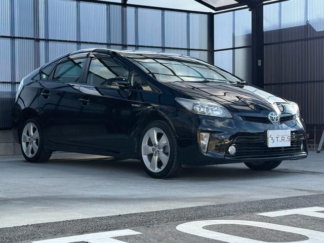 プリウス Ｓツーリングセレクション　全国対応２年ハイブリット保証　８インチナビ　Ｂｌｕｅｔｏｏｔｈ接続　バックカメラ　フルセグ　ユーザー買取車　ＥＴＣ　スマートキー２個　エンジンスターター　後期モデル　ＬＥＤヘッドライト　スタットレス有（5枚目）