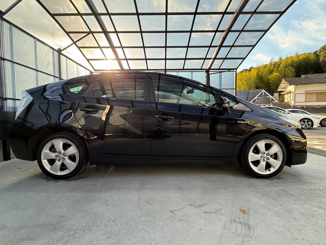 プリウス Ｓツーリングセレクション　全国対応２年ハイブリット保証　８インチナビ　Ｂｌｕｅｔｏｏｔｈ接続　バックカメラ　フルセグ　ユーザー買取車　ＥＴＣ　スマートキー２個　エンジンスターター　後期モデル　ＬＥＤヘッドライト　スタットレス有（22枚目）