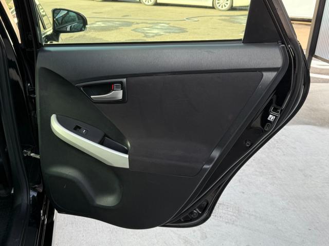 プリウス Ｓツーリングセレクション　全国対応２年ハイブリット保証　８インチナビ　Ｂｌｕｅｔｏｏｔｈ接続　バックカメラ　フルセグ　ユーザー買取車　ＥＴＣ　スマートキー２個　エンジンスターター　後期モデル　ＬＥＤヘッドライト　スタットレス有（37枚目）