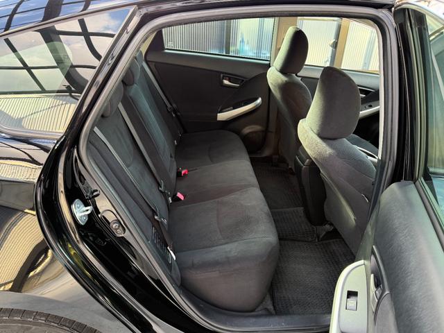 プリウス Ｓツーリングセレクション　全国対応２年ハイブリット保証　８インチナビ　Ｂｌｕｅｔｏｏｔｈ接続　バックカメラ　フルセグ　ユーザー買取車　ＥＴＣ　スマートキー２個　エンジンスターター　後期モデル　ＬＥＤヘッドライト　スタットレス有（38枚目）