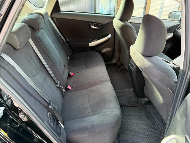 プリウス Ｓツーリングセレクション　全国対応２年ハイブリット保証　８インチナビ　Ｂｌｕｅｔｏｏｔｈ接続　バックカメラ　フルセグ　ユーザー買取車　ＥＴＣ　スマートキー２個　エンジンスターター　後期モデル　ＬＥＤヘッドライト　スタットレス有（39枚目）