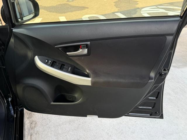 プリウス Ｓツーリングセレクション　全国対応２年ハイブリット保証　８インチナビ　Ｂｌｕｅｔｏｏｔｈ接続　バックカメラ　フルセグ　ユーザー買取車　ＥＴＣ　スマートキー２個　エンジンスターター　後期モデル　ＬＥＤヘッドライト　スタットレス有（43枚目）