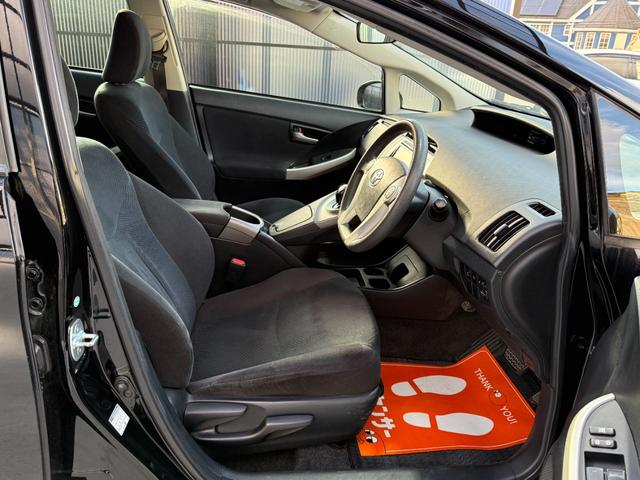 プリウス Ｓツーリングセレクション　全国対応２年ハイブリット保証　８インチナビ　Ｂｌｕｅｔｏｏｔｈ接続　バックカメラ　フルセグ　ユーザー買取車　ＥＴＣ　スマートキー２個　エンジンスターター　後期モデル　ＬＥＤヘッドライト　スタットレス有（44枚目）