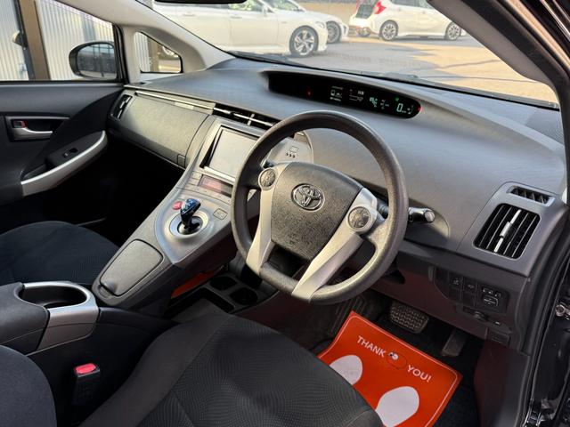 プリウス Ｓツーリングセレクション　全国対応２年ハイブリット保証　８インチナビ　Ｂｌｕｅｔｏｏｔｈ接続　バックカメラ　フルセグ　ユーザー買取車　ＥＴＣ　スマートキー２個　エンジンスターター　後期モデル　ＬＥＤヘッドライト　スタットレス有（45枚目）