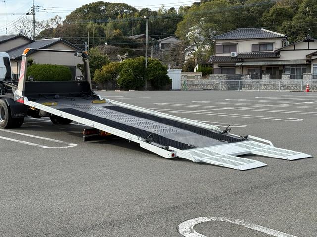 キャンター 積載車　セキサイシャ　キャリアカー　車輌運搬車　キャンターカスタム　ユニックネオ５　ＵＣ－３５（２０２１年式）　ラジコン　Ｂｌｕｅｔｏｏｔｈオーディオ　スマートキー　積載量３１５０キロ　荷台寸法　長さ５７０　幅２０７　メッキバンパー　左右開閉あおり（18枚目）