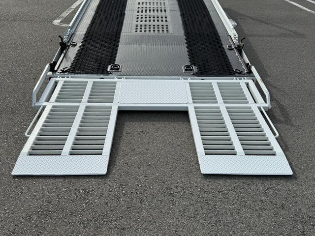 キャンター 積載車　セキサイシャ　キャリアカー　車輌運搬車　キャンターカスタム　ユニックネオ５　ＵＣ－３５（２０２１年式）　ラジコン　Ｂｌｕｅｔｏｏｔｈオーディオ　スマートキー　積載量３１５０キロ　荷台寸法　長さ５７０　幅２０７　メッキバンパー　左右開閉あおり（21枚目）