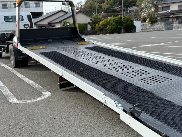 キャンター 積載車　セキサイシャ　キャリアカー　車輌運搬車　キャンターカスタム　ユニックネオ５　ＵＣ－３５（２０２１年式）　ラジコン　Ｂｌｕｅｔｏｏｔｈオーディオ　スマートキー　積載量３１５０キロ　荷台寸法　長さ５７０　幅２０７　メッキバンパー　左右開閉あおり（24枚目）