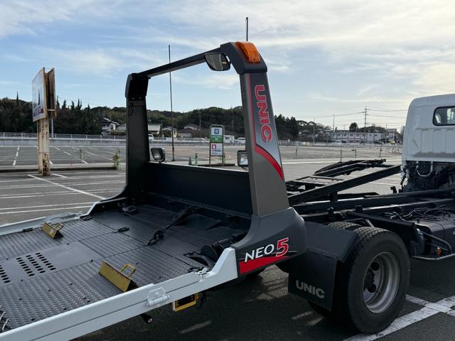 キャンター 積載車　セキサイシャ　キャリアカー　車輌運搬車　キャンターカスタム　ユニックネオ５　ＵＣ－３５（２０２１年式）　ラジコン　Ｂｌｕｅｔｏｏｔｈオーディオ　スマートキー　積載量３１５０キロ　荷台寸法　長さ５７０　幅２０７　メッキバンパー　左右開閉あおり（25枚目）