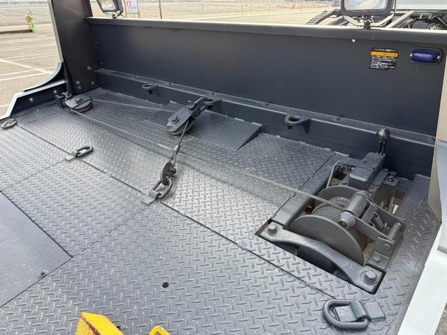 キャンター 積載車　セキサイシャ　キャリアカー　車輌運搬車　キャンターカスタム　ユニックネオ５　ＵＣ－３５（２０２１年式）　ラジコン　Ｂｌｕｅｔｏｏｔｈオーディオ　スマートキー　積載量３１５０キロ　荷台寸法　長さ５７０　幅２０７　メッキバンパー　左右開閉あおり（26枚目）