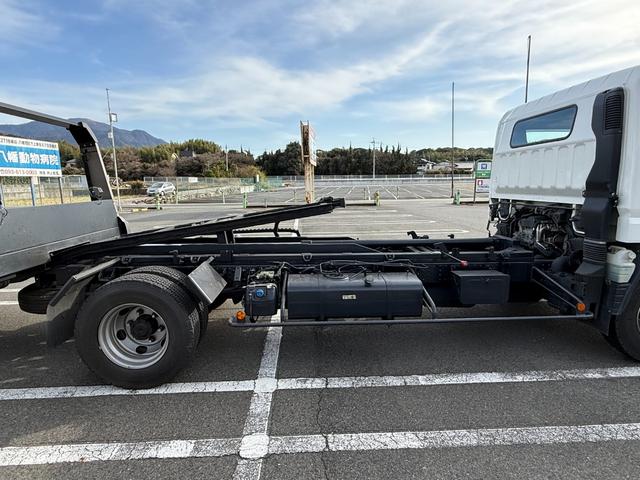 キャンター 積載車　セキサイシャ　キャリアカー　車輌運搬車　キャンターカスタム　ユニックネオ５　ＵＣ－３５（２０２１年式）　ラジコン　Ｂｌｕｅｔｏｏｔｈオーディオ　スマートキー　積載量３１５０キロ　荷台寸法　長さ５７０　幅２０７　メッキバンパー　左右開閉あおり（31枚目）