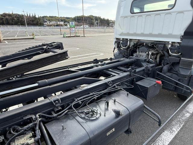 キャンター 積載車　セキサイシャ　キャリアカー　車輌運搬車　キャンターカスタム　ユニックネオ５　ＵＣ－３５（２０２１年式）　ラジコン　Ｂｌｕｅｔｏｏｔｈオーディオ　スマートキー　積載量３１５０キロ　荷台寸法　長さ５７０　幅２０７　メッキバンパー　左右開閉あおり（34枚目）