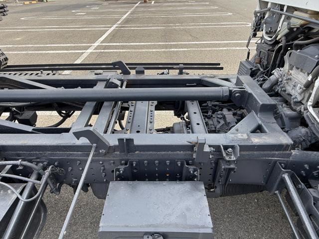 キャンター 積載車　セキサイシャ　キャリアカー　車輌運搬車　キャンターカスタム　ユニックネオ５　ＵＣ－３５（２０２１年式）　ラジコン　Ｂｌｕｅｔｏｏｔｈオーディオ　スマートキー　積載量３１５０キロ　荷台寸法　長さ５７０　幅２０７　メッキバンパー　左右開閉あおり（35枚目）