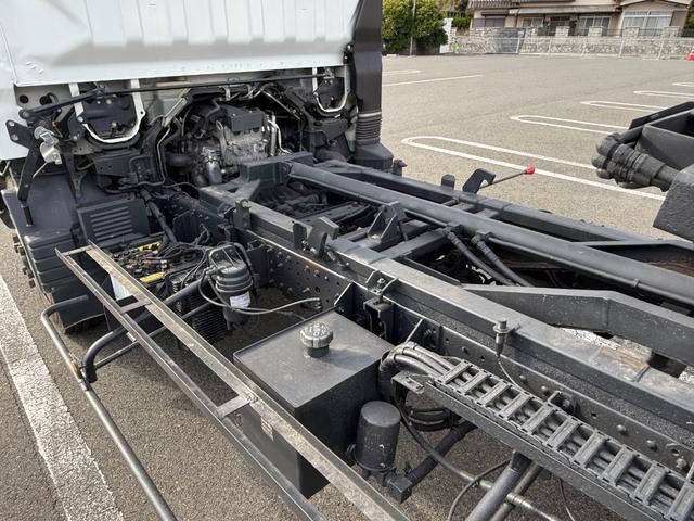 キャンター 積載車　セキサイシャ　キャリアカー　車輌運搬車　キャンターカスタム　ユニックネオ５　ＵＣ－３５（２０２１年式）　ラジコン　Ｂｌｕｅｔｏｏｔｈオーディオ　スマートキー　積載量３１５０キロ　荷台寸法　長さ５７０　幅２０７　メッキバンパー　左右開閉あおり（40枚目）