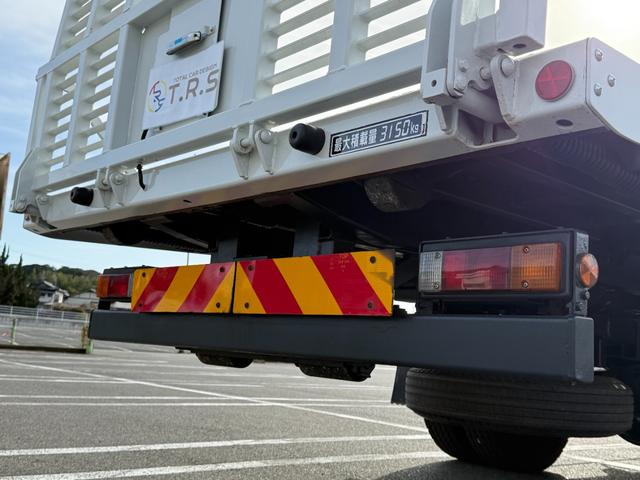 キャンター 積載車　セキサイシャ　キャリアカー　車輌運搬車　キャンターカスタム　ユニックネオ５　ＵＣ－３５（２０２１年式）　ラジコン　Ｂｌｕｅｔｏｏｔｈオーディオ　スマートキー　積載量３１５０キロ　荷台寸法　長さ５７０　幅２０７　メッキバンパー　左右開閉あおり（48枚目）