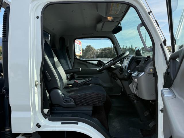 キャンター 積載車　セキサイシャ　キャリアカー　車輌運搬車　キャンターカスタム　ユニックネオ５　ＵＣ－３５（２０２１年式）　ラジコン　Ｂｌｕｅｔｏｏｔｈオーディオ　スマートキー　積載量３１５０キロ　荷台寸法　長さ５７０　幅２０７　メッキバンパー　左右開閉あおり（50枚目）