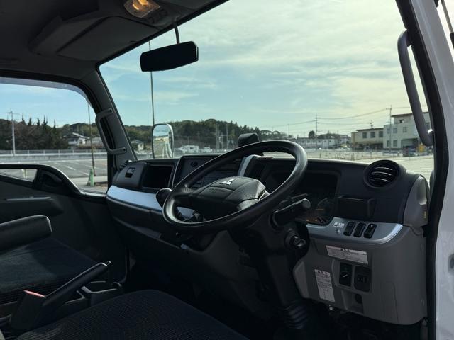 キャンター 積載車　セキサイシャ　キャリアカー　車輌運搬車　キャンターカスタム　ユニックネオ５　ＵＣ－３５（２０２１年式）　ラジコン　Ｂｌｕｅｔｏｏｔｈオーディオ　スマートキー　積載量３１５０キロ　荷台寸法　長さ５７０　幅２０７　メッキバンパー　左右開閉あおり（51枚目）