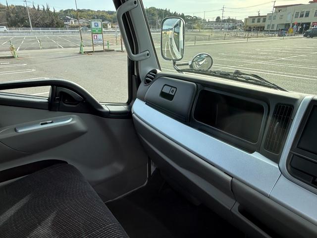 キャンター 積載車　セキサイシャ　キャリアカー　車輌運搬車　キャンターカスタム　ユニックネオ５　ＵＣ－３５（２０２１年式）　ラジコン　Ｂｌｕｅｔｏｏｔｈオーディオ　スマートキー　積載量３１５０キロ　荷台寸法　長さ５７０　幅２０７　メッキバンパー　左右開閉あおり（54枚目）