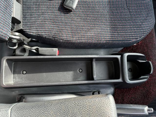 キャンター 積載車　セキサイシャ　キャリアカー　車輌運搬車　キャンターカスタム　ユニックネオ５　ＵＣ－３５（２０２１年式）　ラジコン　Ｂｌｕｅｔｏｏｔｈオーディオ　スマートキー　積載量３１５０キロ　荷台寸法　長さ５７０　幅２０７　メッキバンパー　左右開閉あおり（61枚目）