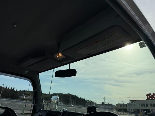 キャンター 積載車　セキサイシャ　キャリアカー　車輌運搬車　キャンターカスタム　ユニックネオ５　ＵＣ－３５（２０２１年式）　ラジコン　Ｂｌｕｅｔｏｏｔｈオーディオ　スマートキー　積載量３１５０キロ　荷台寸法　長さ５７０　幅２０７　メッキバンパー　左右開閉あおり（68枚目）