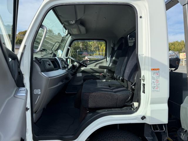 キャンター 積載車　セキサイシャ　キャリアカー　車輌運搬車　キャンターカスタム　ユニックネオ５　ＵＣ－３５（２０２１年式）　ラジコン　Ｂｌｕｅｔｏｏｔｈオーディオ　スマートキー　積載量３１５０キロ　荷台寸法　長さ５７０　幅２０７　メッキバンパー　左右開閉あおり（73枚目）