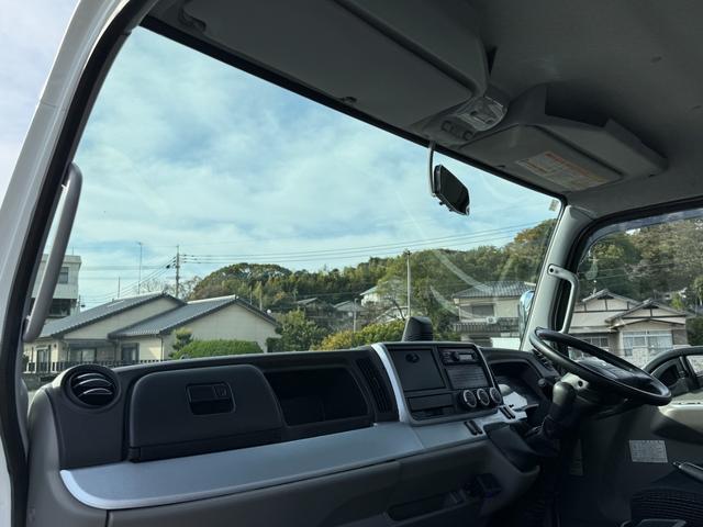 キャンター 積載車　セキサイシャ　キャリアカー　車輌運搬車　キャンターカスタム　ユニックネオ５　ＵＣ－３５（２０２１年式）　ラジコン　Ｂｌｕｅｔｏｏｔｈオーディオ　スマートキー　積載量３１５０キロ　荷台寸法　長さ５７０　幅２０７　メッキバンパー　左右開閉あおり（75枚目）