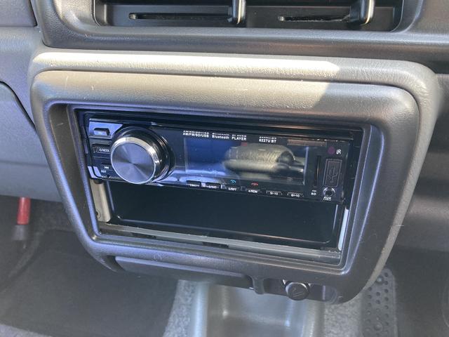 ジムニー ＦＩＳフリースタイルワールドカップリミテッド　４ＷＤ　キーレスエントリー　ターボ　ＡＴ　ＡＢＳ　ＵＳＢ　ミュージックプレイヤー接続可　ルーフレール　アルミホイール　衝突安全ボディ　エアコン　パワーウィンドウ　運転席エアバッグ　助手席エアバッグ（4枚目）