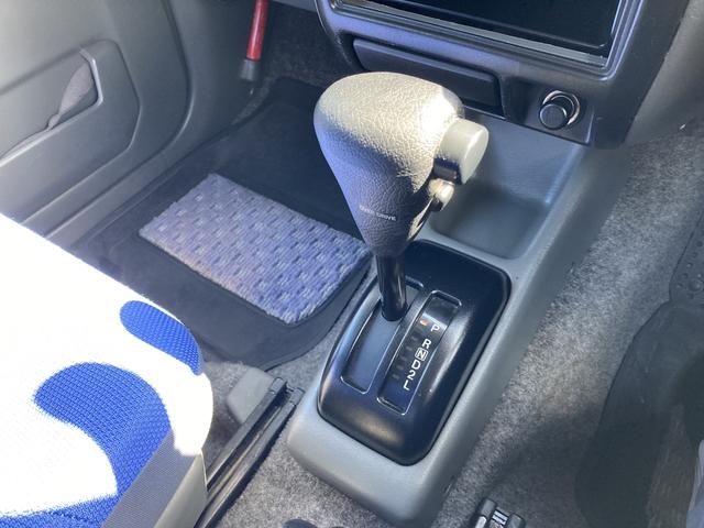 ジムニー ＦＩＳフリースタイルワールドカップリミテッド　４ＷＤ　キーレスエントリー　ターボ　ＡＴ　ＡＢＳ　ＵＳＢ　ミュージックプレイヤー接続可　ルーフレール　アルミホイール　衝突安全ボディ　エアコン　パワーウィンドウ　運転席エアバッグ　助手席エアバッグ（5枚目）