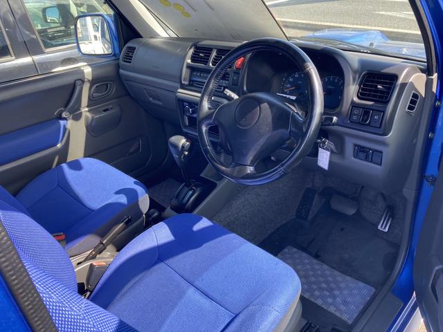 ジムニー ＦＩＳフリースタイルワールドカップリミテッド　４ＷＤ　キーレスエントリー　ターボ　ＡＴ　ＡＢＳ　ＵＳＢ　ミュージックプレイヤー接続可　ルーフレール　アルミホイール　衝突安全ボディ　エアコン　パワーウィンドウ　運転席エアバッグ　助手席エアバッグ（11枚目）