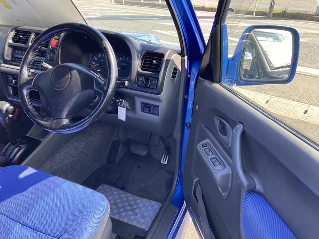 ジムニー ＦＩＳフリースタイルワールドカップリミテッド　４ＷＤ　キーレスエントリー　ターボ　ＡＴ　ＡＢＳ　ＵＳＢ　ミュージックプレイヤー接続可　ルーフレール　アルミホイール　衝突安全ボディ　エアコン　パワーウィンドウ　運転席エアバッグ　助手席エアバッグ（12枚目）