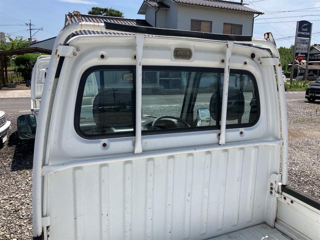 サンバートラック 　４ＷＤ　５速ミッション　エアコン　三方開　積載可能量３５０ｋｇ（8枚目）