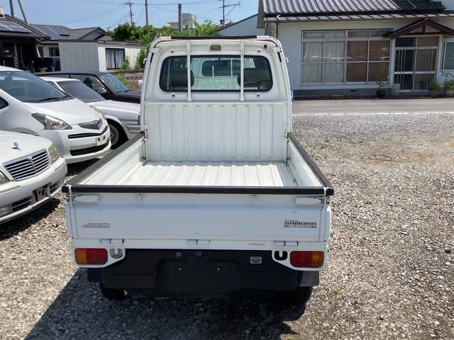 サンバートラック 　４ＷＤ　５速ミッション　エアコン　三方開　積載可能量３５０ｋｇ（11枚目）