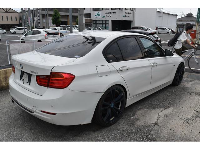 ３シリーズ ３２０ｉ　スポーツ　スマートキー　プッシュスタート　ステアリングスイッチ　サンルーフ　バックカメラ　リアエアコン（4枚目）