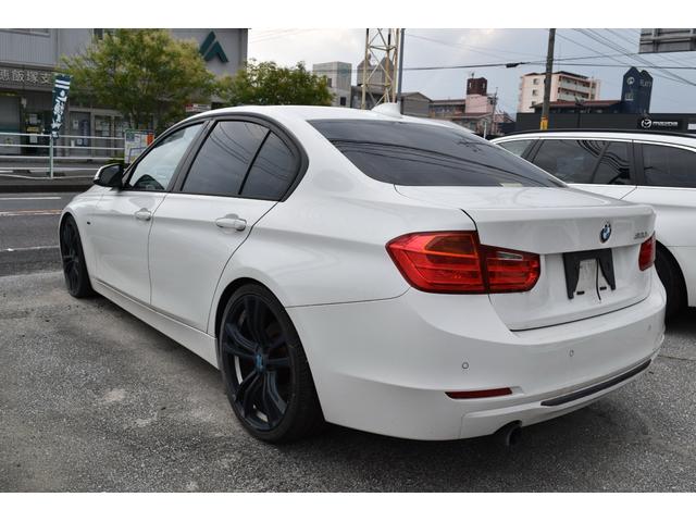 ３シリーズ ３２０ｉ　スポーツ　スマートキー　プッシュスタート　ステアリングスイッチ　サンルーフ　バックカメラ　リアエアコン（5枚目）