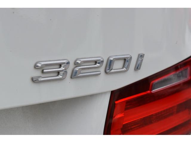 ３シリーズ ３２０ｉ　スポーツ　スマートキー　プッシュスタート　ステアリングスイッチ　サンルーフ　バックカメラ　リアエアコン（9枚目）