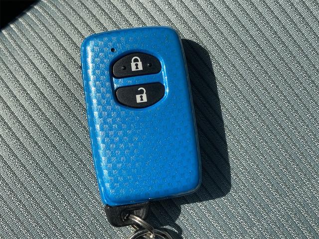 アクア Ｓ　走行７７８９８ｋｍ　車検２年付　スマートキー　ＥＴＣ　プッシュスターター　電動格納ドアミラー　オートライト　ＣＤデッキ　シートヒーター（3枚目）