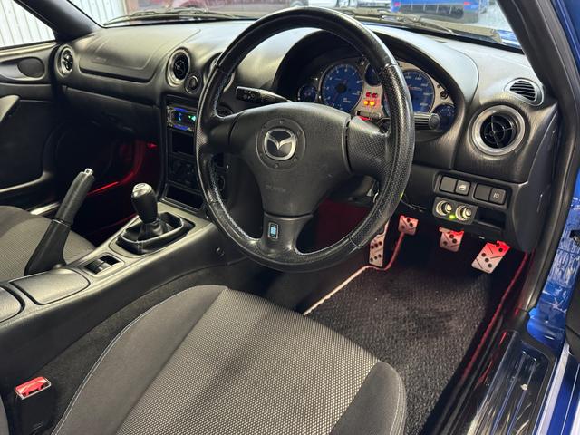 ロードスター マツダスピードロードスター　オープンカー　ＭＴ　キーレスエントリー　アルミホイール　衝突安全ボディ　ＡＢＳ　ＣＤ　エアコン　パワーステアリング　パワーウィンドウ（8枚目）