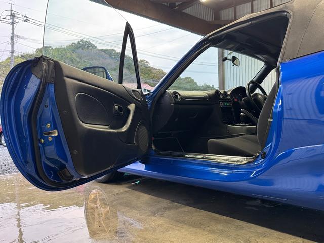 ロードスター マツダスピードロードスター　オープンカー　ＭＴ　キーレスエントリー　アルミホイール　衝突安全ボディ　ＡＢＳ　ＣＤ　エアコン　パワーステアリング　パワーウィンドウ（28枚目）