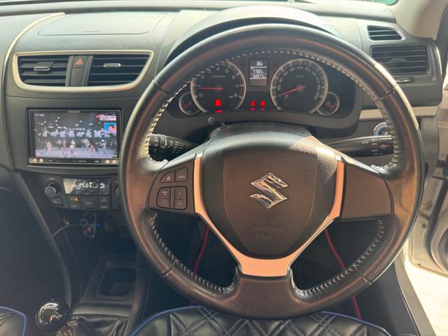 スイフト ＲＳ　５速マニュアル　ナビ　ＴＶ　前後ドライブレコーダー　社外１７インチアルミホイール　シートカバー　ＥＴＣ（11枚目）