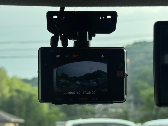 スイフト ＲＳ　５速マニュアル　ナビ　ＴＶ　前後ドライブレコーダー　社外１７インチアルミホイール　シートカバー　ＥＴＣ（14枚目）