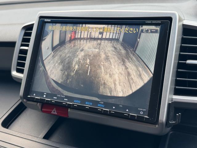 フリード Ｇ　ジャストセレクション　８インチＳＤナビ／地デジ／ＤＶＤ再生／禁煙車／ＥＴＣ　／後席モニター／両電動パワスラ／クルコン／地デジ／ＤＶＤ／　ＨＩＤヘッドライト／バックカメラ／ＥＴＣ／電格ミラー／（17枚目）