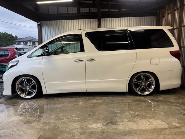 アルファード ３５０Ｓ　Ｃパッケージ　後期仕様／サンルーフ／ナビ／ＴＶ／バックカメラ／社外アルミホイール／車高調／社外マフラー／後席モニター／パワーバックドア／両側パワースライドドア／ＥＴＣ／（5枚目）