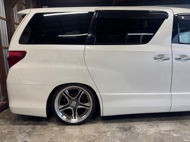 アルファード ３５０Ｓ　Ｃパッケージ　後期仕様／サンルーフ／ナビ／ＴＶ／バックカメラ／社外アルミホイール／車高調／社外マフラー／後席モニター／パワーバックドア／両側パワースライドドア／ＥＴＣ／（44枚目）