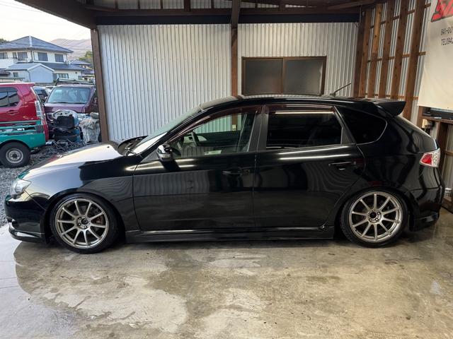 インプレッサ １．５ｉ－Ｓ　リミテッド　社外１７インチアルミＡＷ／社外マフラー／ＳＤナビ／ＴＶ／バックカメラ／ＥＴＣ／車高調／キーレス（4枚目）