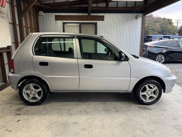 ロゴ Ｇ　５速マニュアル／（20枚目）