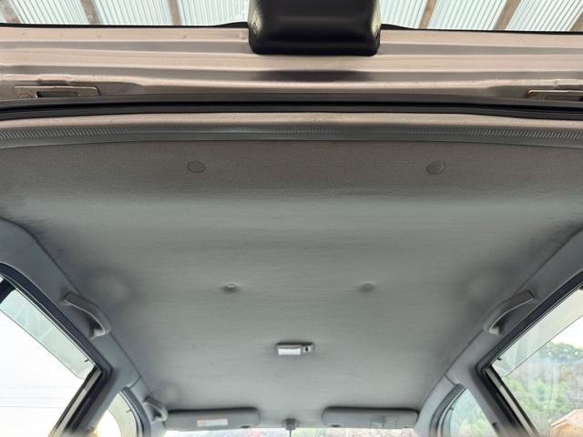 ロゴ Ｇ　５速マニュアル／（22枚目）