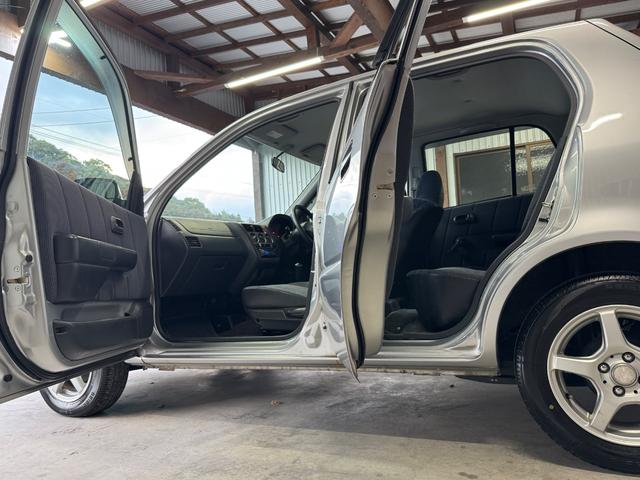 ロゴ Ｇ　５速マニュアル／（26枚目）