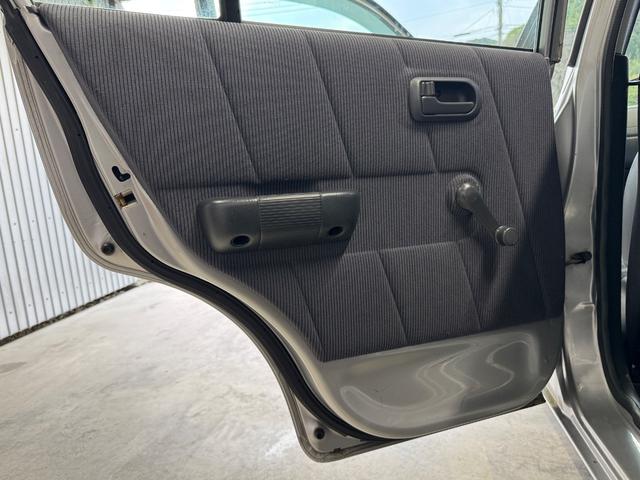 ロゴ Ｇ　５速マニュアル／（37枚目）